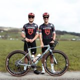 Jan Stöckli (à gauche) et Simon Pellaud, les visages du projet gravel de l'équipe Tudor